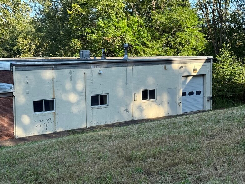 More Photos Of 3 Alcap Rdg, Cromwell Service For Sale