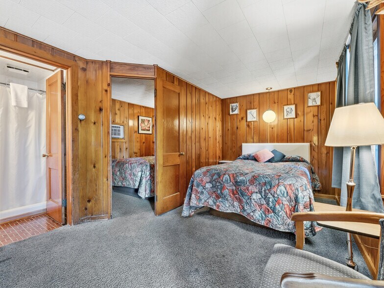 More Photos Of 1024 S I 75 Business Loop, Grayling Hotel For Sale