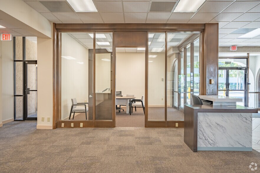 More Photos Of 1000 N Federal Hwy, Boca Raton Bank For Lease