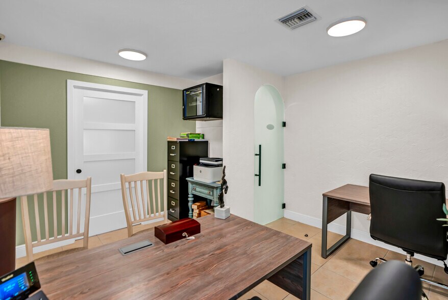 More Photos Of 481 E Commercial Blvd, Oakland Park Freestanding For Sale