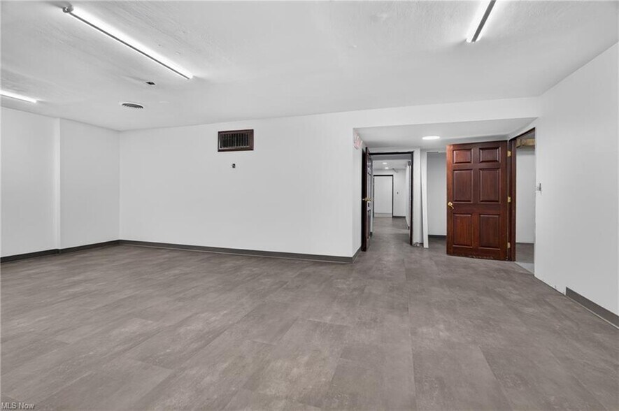 More Photos Of 4140 Market St, Youngstown Medical For Sale