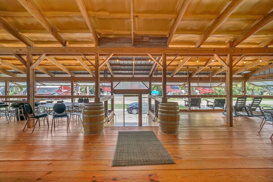 More Photos Of 602 Clark St, Utica Restaurant For Sale