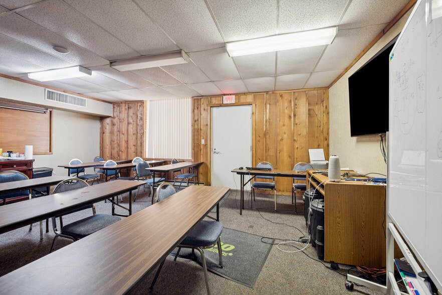 More Photos Of 200 E Main St, Oklahoma City Manufacturing For Sale