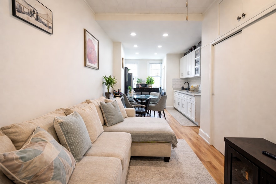 More Photos Of 7037 72nd Pl, Glendale Apartments For Sale