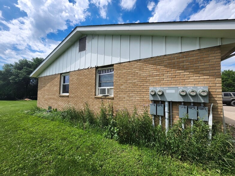 More Photos Of 204 3rd St SW, Rake Apartments For Sale