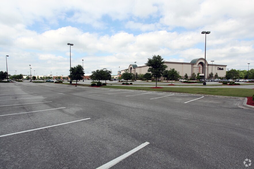 More Photos Of 3500 Oleander Dr, Wilmington Unknown For Lease