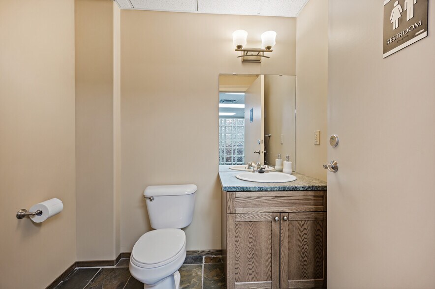 More Photos Of 150 Chippewa Rd, Sherwood Park Flex For Sale