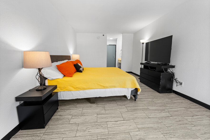 More Photos Of 53 Heritage St, Baxley Hotel For Sale