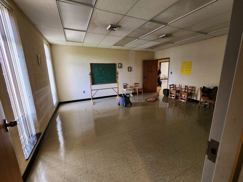 More Photos Of 200 E Fudge St, Covington Specialty For Sale