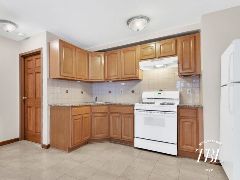 More Photos Of 1043 47th Ave, Long Island City Apartments For Sale