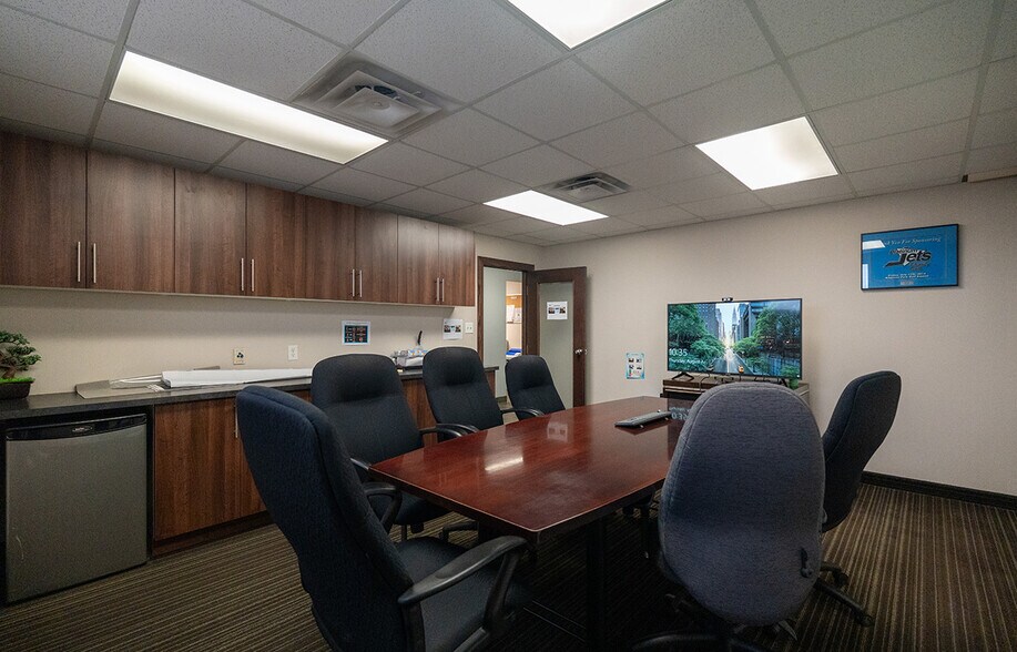 More Photos Of 1395 Whyte Av, Winnipeg Industrial For Lease