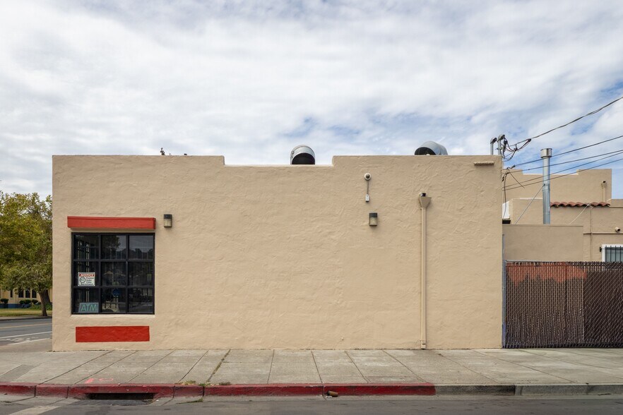 More Photos Of 1841 98th Ave, Oakland Freestanding For Sale