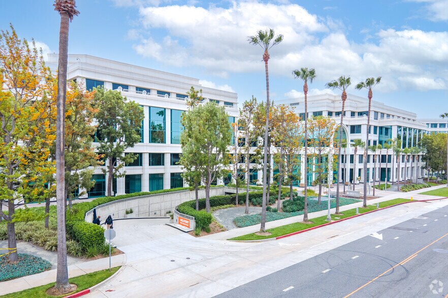 More Photos Of 2450 Colorado Ave, Santa Monica Coworking Space