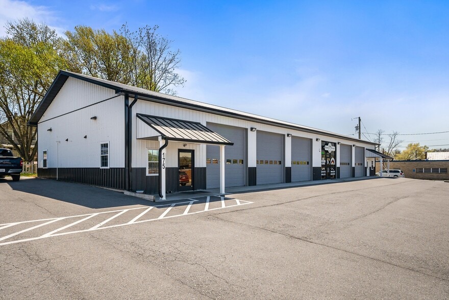 More Photos Of 171 N Central St, Broadway Flex For Sale