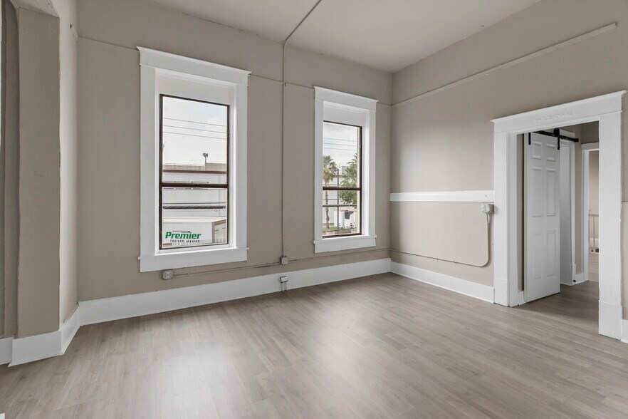 More Photos Of 2024 S Flores St, San Antonio Storefront Retail Residential For Sale