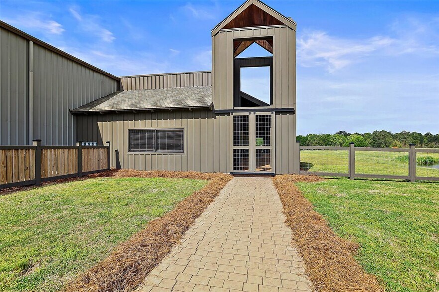 More Photos Of 809 N Church St, Florence Office For Lease