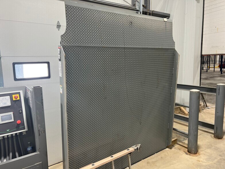 More Photos Of 2331 S 30th St, Lafayette Manufacturing For Sale