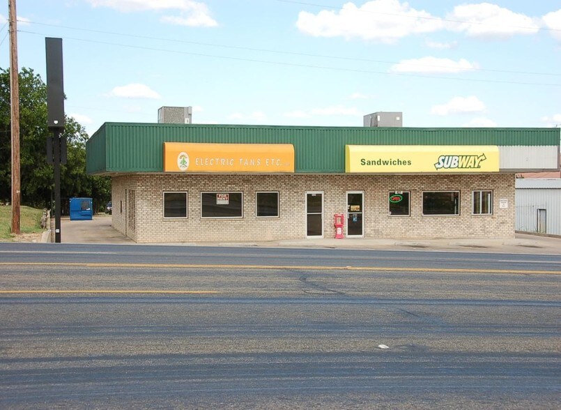 Primary Photo Of 427-429 N Robinson Dr, Robinson Freestanding For Sale