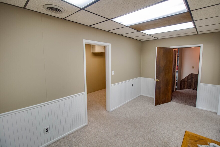 More Photos Of 344 St Louis ave, East Alton Office For Sale
