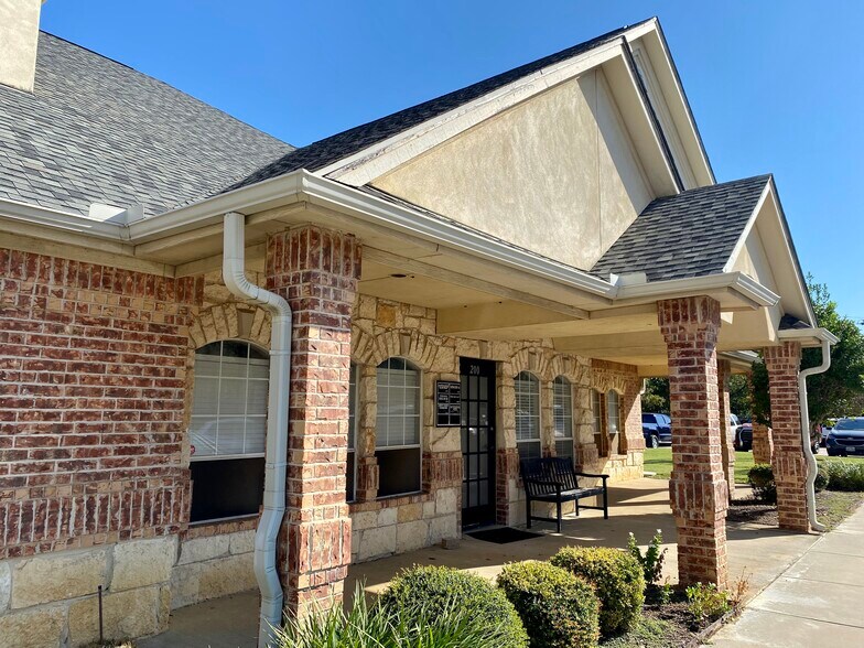 More Photos Of 2012 Justin Rd, Highland Village Office For Lease