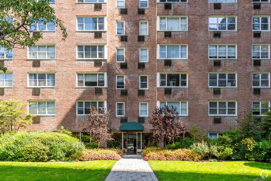 More Photos Of 345 W 58th St, New York Apartments For Sale