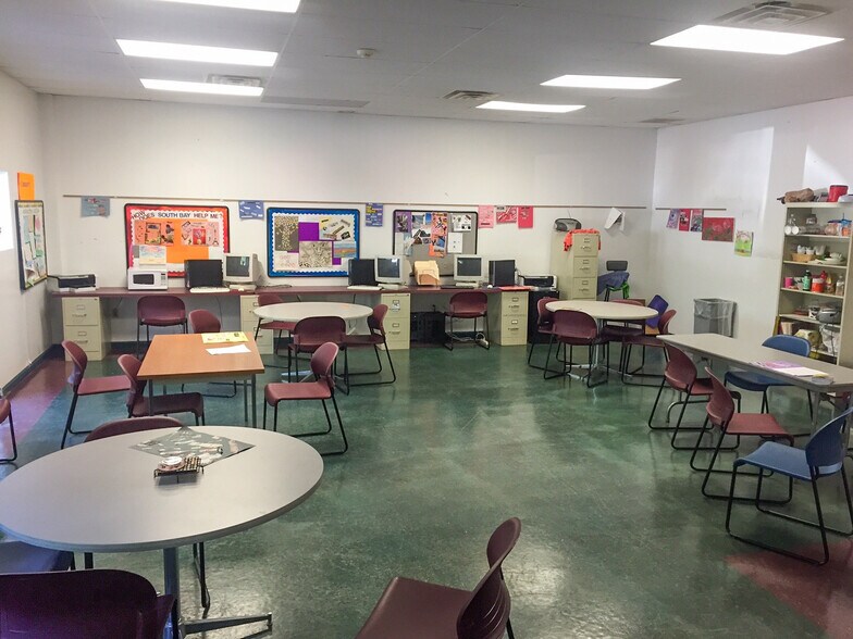 More Photos Of 50 Aldrin Rd, Plymouth Flex For Sale