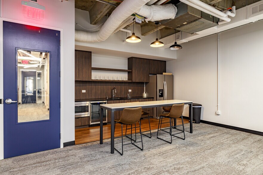 More Photos Of 501 Union St, Nashville Office For Lease