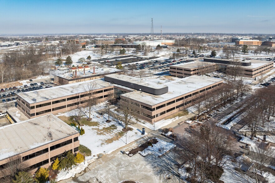 More Photos Of 800 N Lindbergh Blvd, Creve Coeur Research And Development For Lease