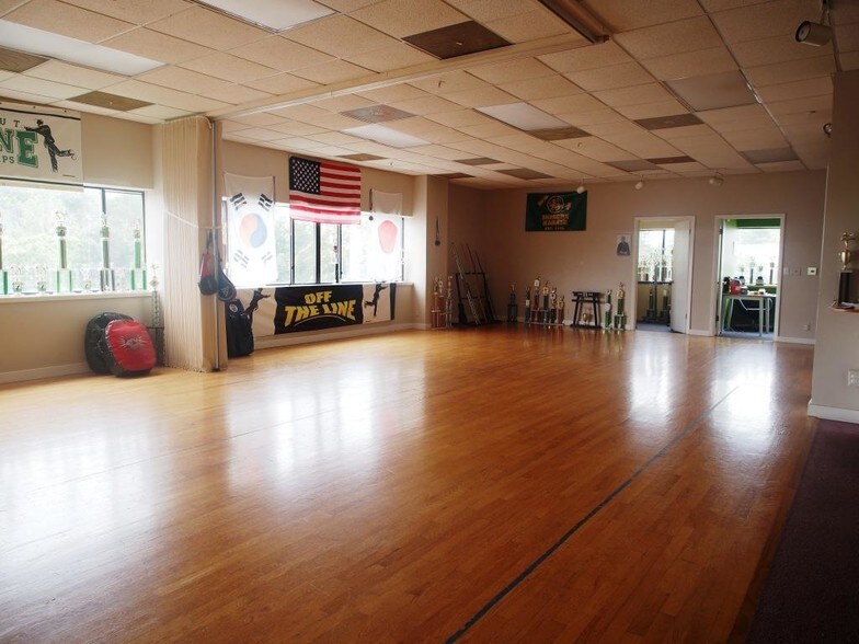 More Photos Of 869 W Main St, Branford General Retail For Lease