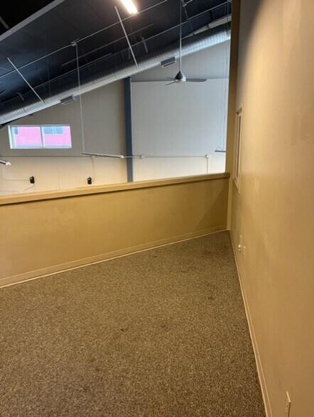 More Photos Of 1770 Airport Way S, Seattle Showroom For Lease