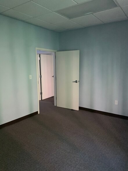 More Photos Of 203 Oakside Ln, Canton Medical For Sale