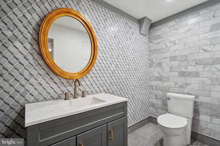 More Photos Of 229 S Easton Rd, Glenside Storefront Retail Residential For Sale