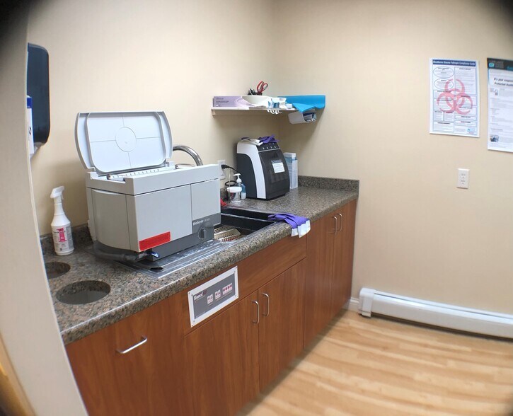 More Photos Of 1013 N Main St, Oshkosh Office For Sale