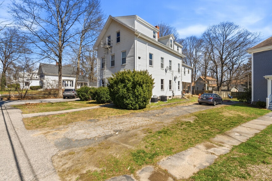 More Photos Of 5 Oak St, Middleborough Apartments For Sale