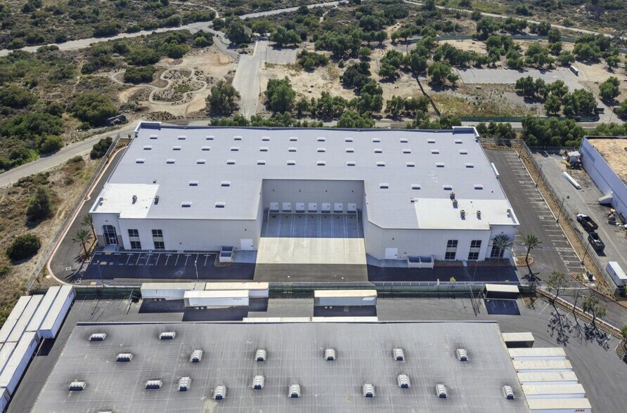 More Photos Of 5589 Ayala Ave, Irwindale Distribution For Lease
