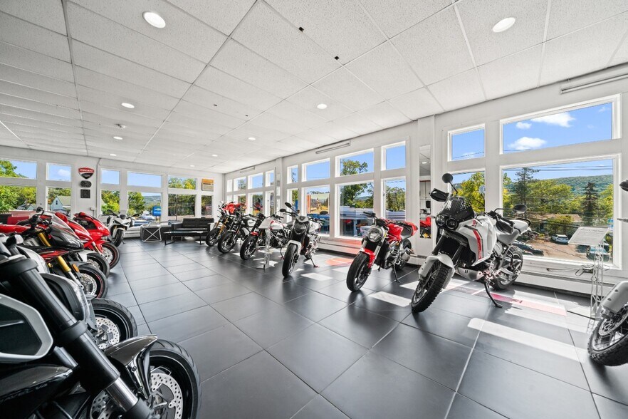 More Photos Of 1005 Route 9W, Fort Montgomery Auto Repair For Sale