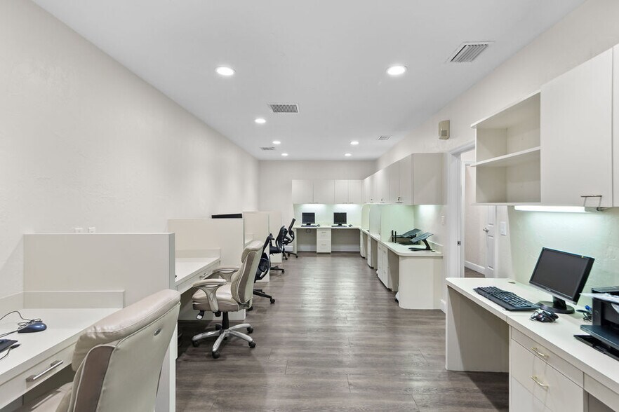 More Photos Of 2245 N University Dr, Pembroke Pines Medical For Lease