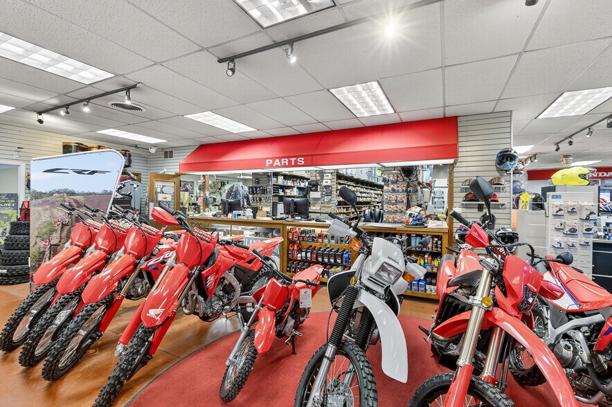 More Photos Of 2350 Dairy Rd, Lancaster Auto Dealership For Lease