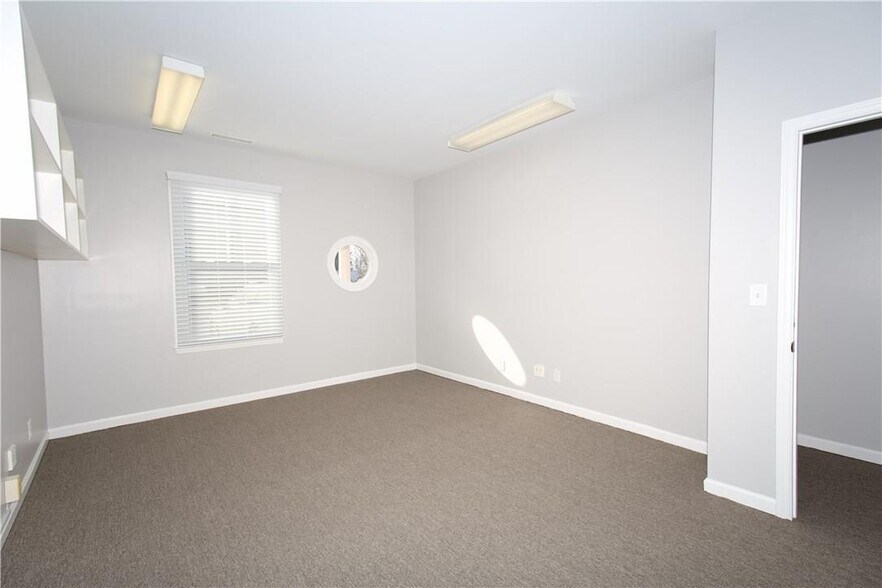 More Photos Of 1365 Westgate Center Dr, Winston-Salem Medical For Lease