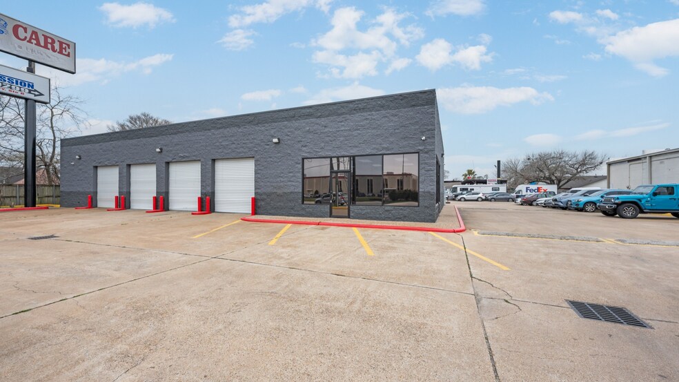 More Photos Of 6259 N Eldridge Pky, Houston Auto Repair For Sale