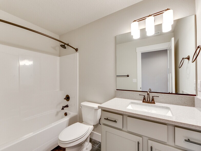 More Photos Of 2932 NW 16th St, Battle Ground Apartments For Sale