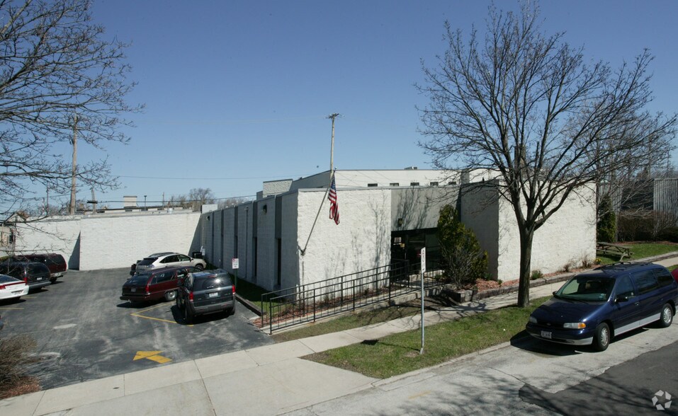 More Photos Of 7840 W Hicks St, Milwaukee Warehouse For Sale