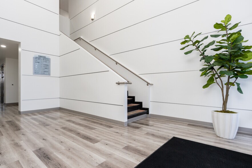 More Photos Of 22 W 35th St, National City Medical For Lease