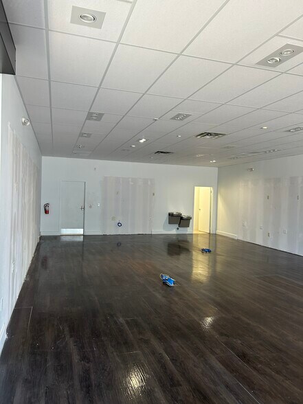 More Photos Of 1824 W Slaughter Ln, Austin Freestanding For Lease