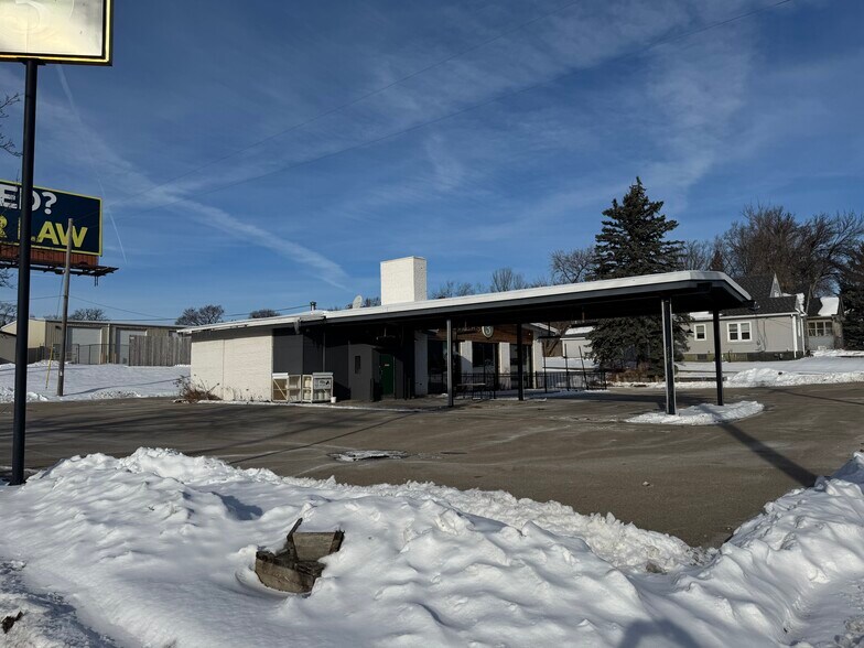 More Photos Of 614 N Fair Oaks Ave, Madison Restaurant For Sale