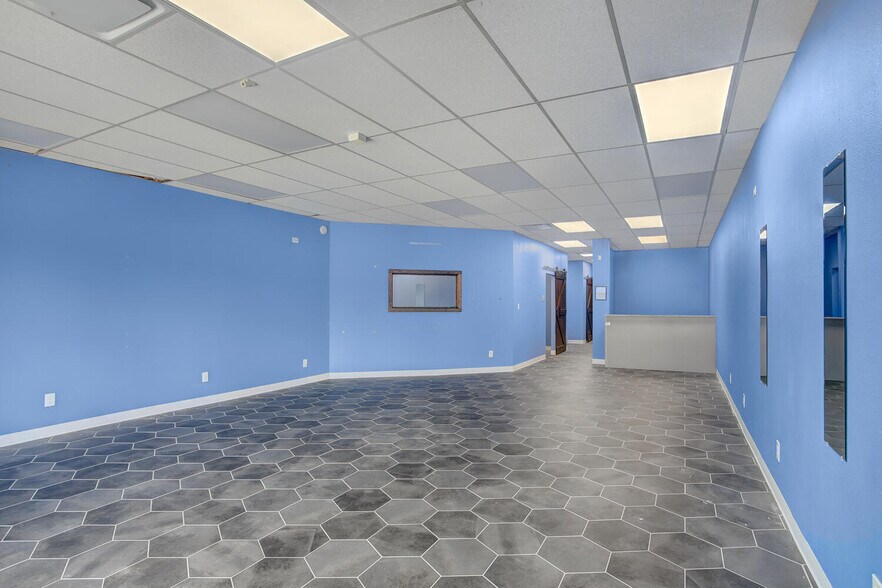 More Photos Of 842 N Summit Blvd, Frisco Storefront For Sale