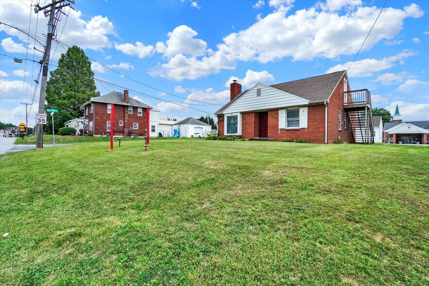 More Photos Of 2260 Carlisle Rd, York Office For Sale