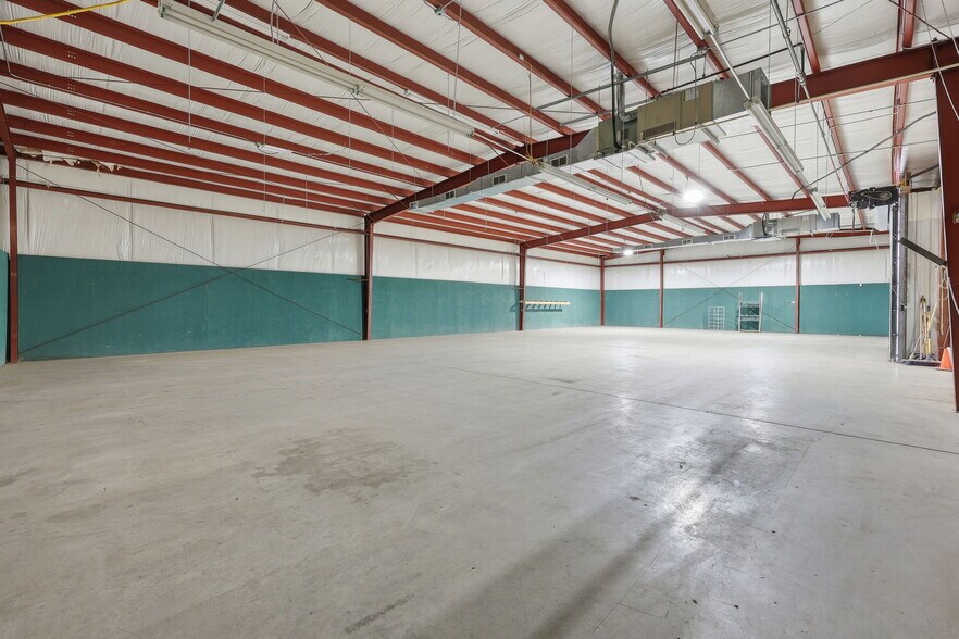 More Photos Of 3743 Old Flowery Branch Rd, Oakwood Warehouse For Lease