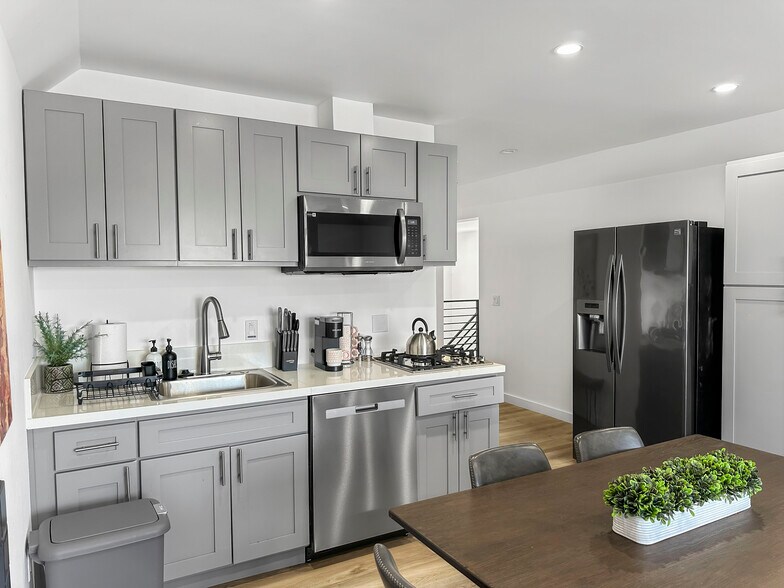 More Photos Of 5107 Crenshaw Blvd, Los Angeles Apartments For Sale