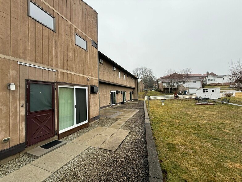 More Photos Of 121-123 S Quarry st, Mount Pleasant Multifamily For Sale